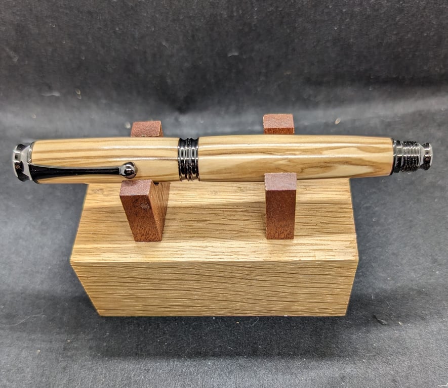 Olive wood fountain pen