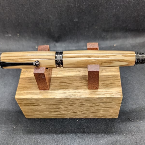 Olive wood fountain pen