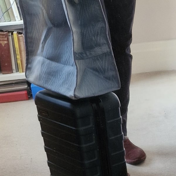 The perfect zipped holdall for extra luggage, shopping bag or overnight bag