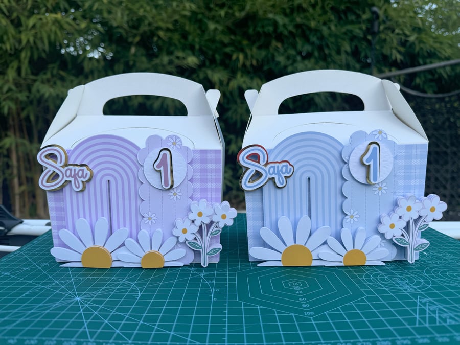 6 Personalised daisies party boxes, party bags 