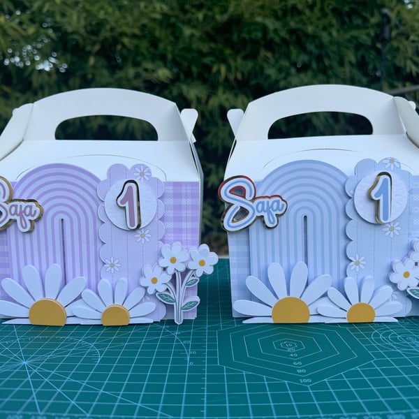 6 Personalised daisies party boxes, party bags 