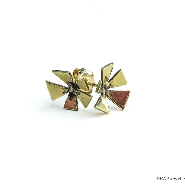 18 Carat Gold 5-Petal Flower Stud Earrings