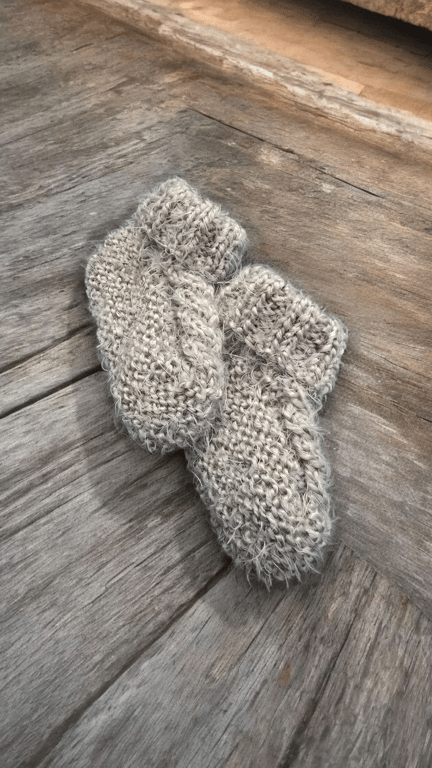 Baby cable booties 0-3 months