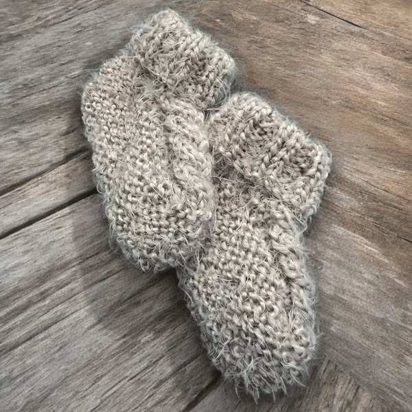 Baby cable booties 0-3 months