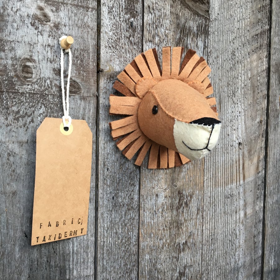 Wall mounted Lion head 