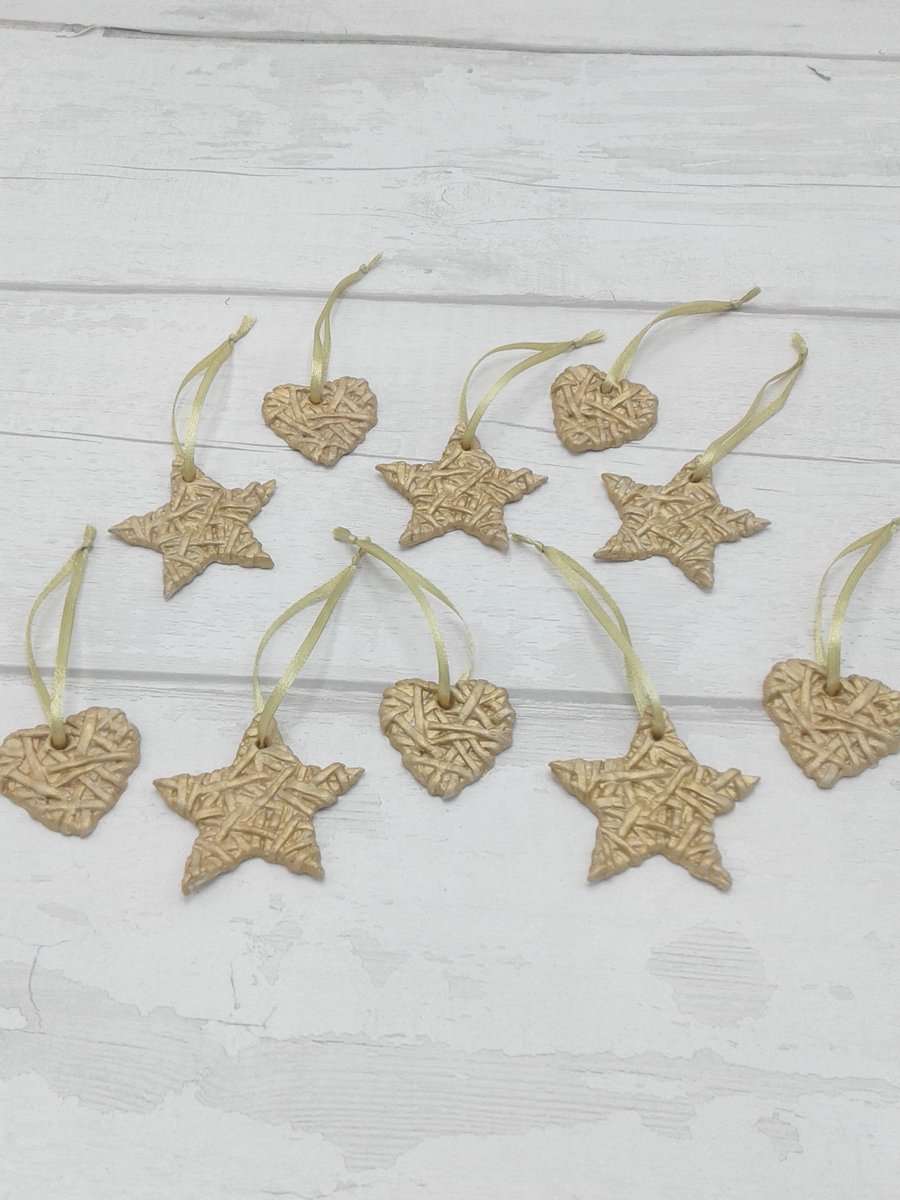 Wicker hearts and stars ceramic decorations. Christmas. Set of 10. Gold.