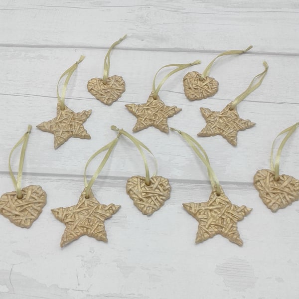 Wicker hearts and stars ceramic decorations. Christmas. Set of 10. Gold.