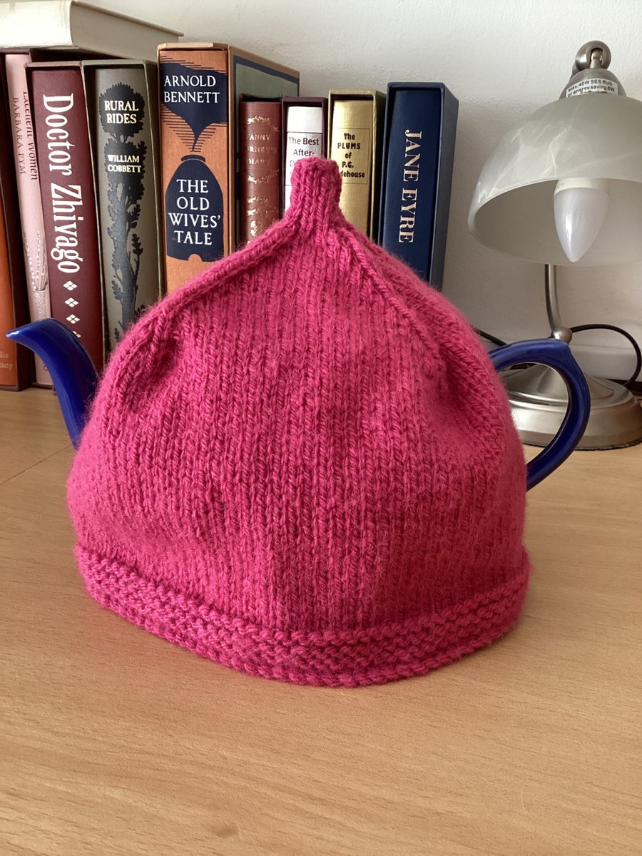 TEA COSY IN PINK ARAN YARN FITS STANDARD MEDIUM SIZE 3-4 CUP TEA POT