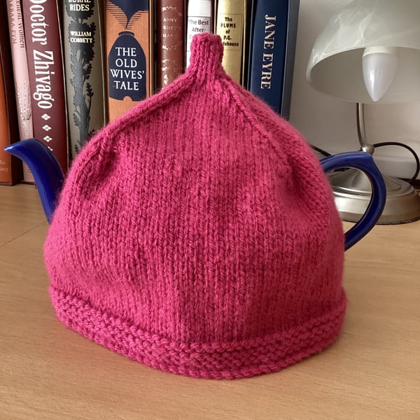 TEA COSY IN PINK ARAN YARN FITS STANDARD MEDIUM SIZE 3-4 CUP TEA POT