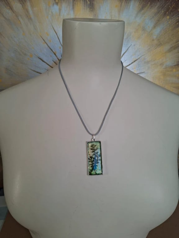 Real Leaf Style Hand Made Resin Crafted Pendant 