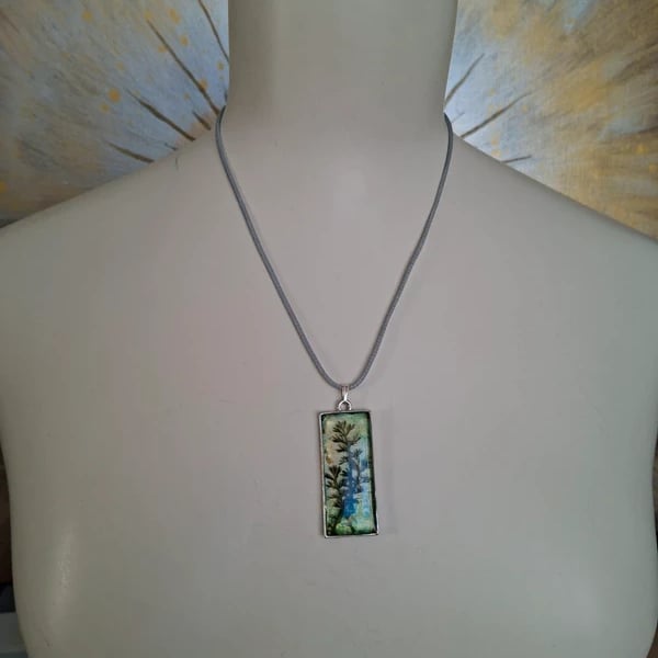 Real Leaf Style Hand Made Resin Crafted Pendant 