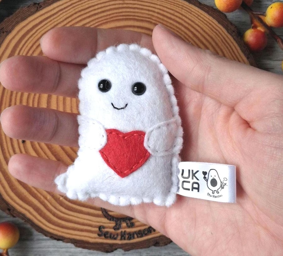 Ghost hug, halloween felt Letterbox gift, handsewn pocket hug