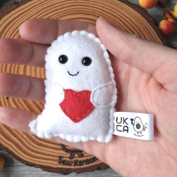 Ghost hug, halloween felt Letterbox gift, handsewn pocket hug