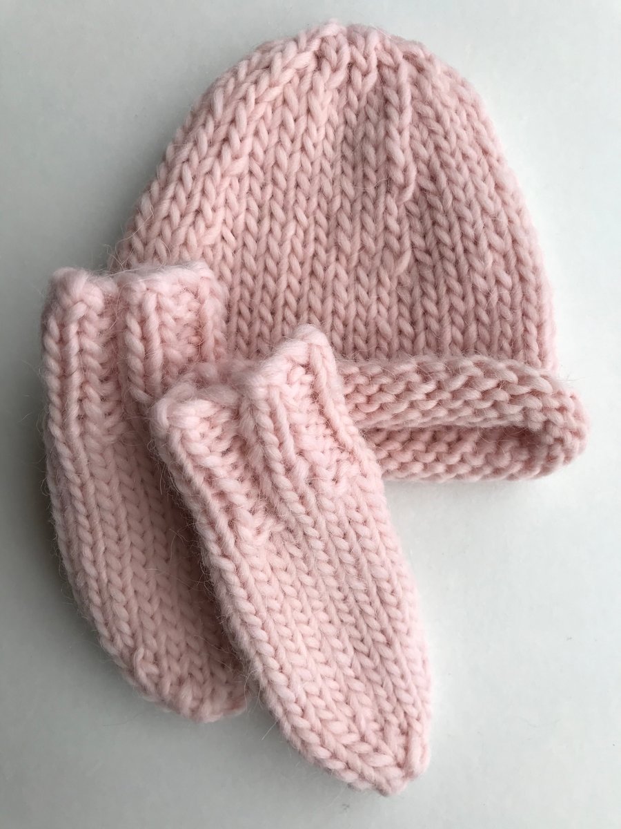 Hat and mitten set