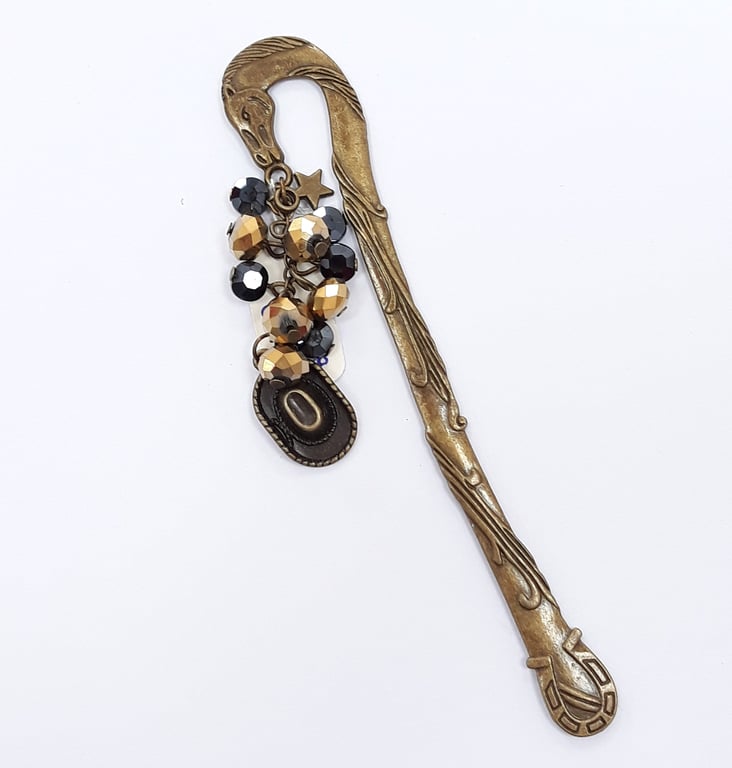 EQB08 Horse head bookmark with hat