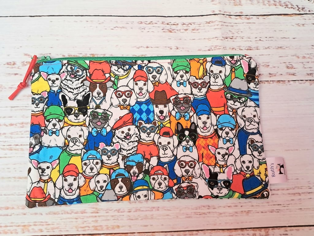 Dogs zip pouch - for stationary or storage