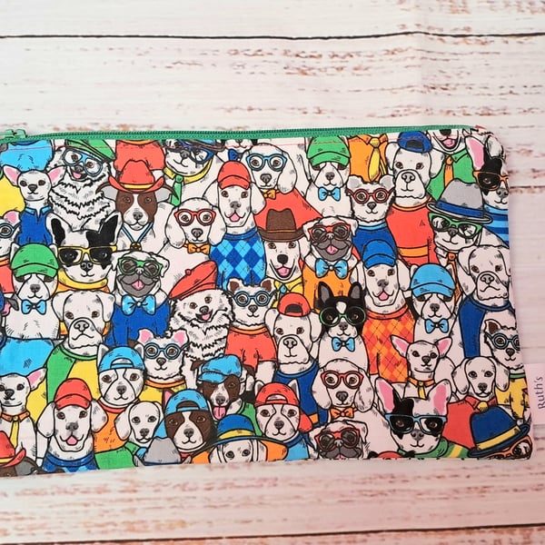 Dogs zip pouch - for stationary or storage