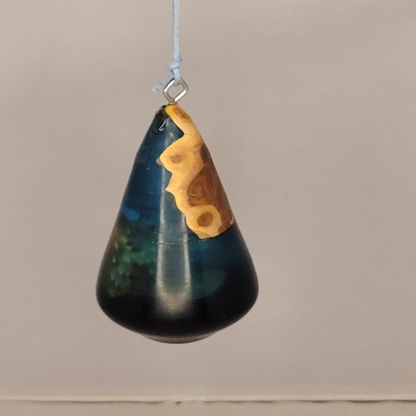 Saphire blue resin and wood droplet