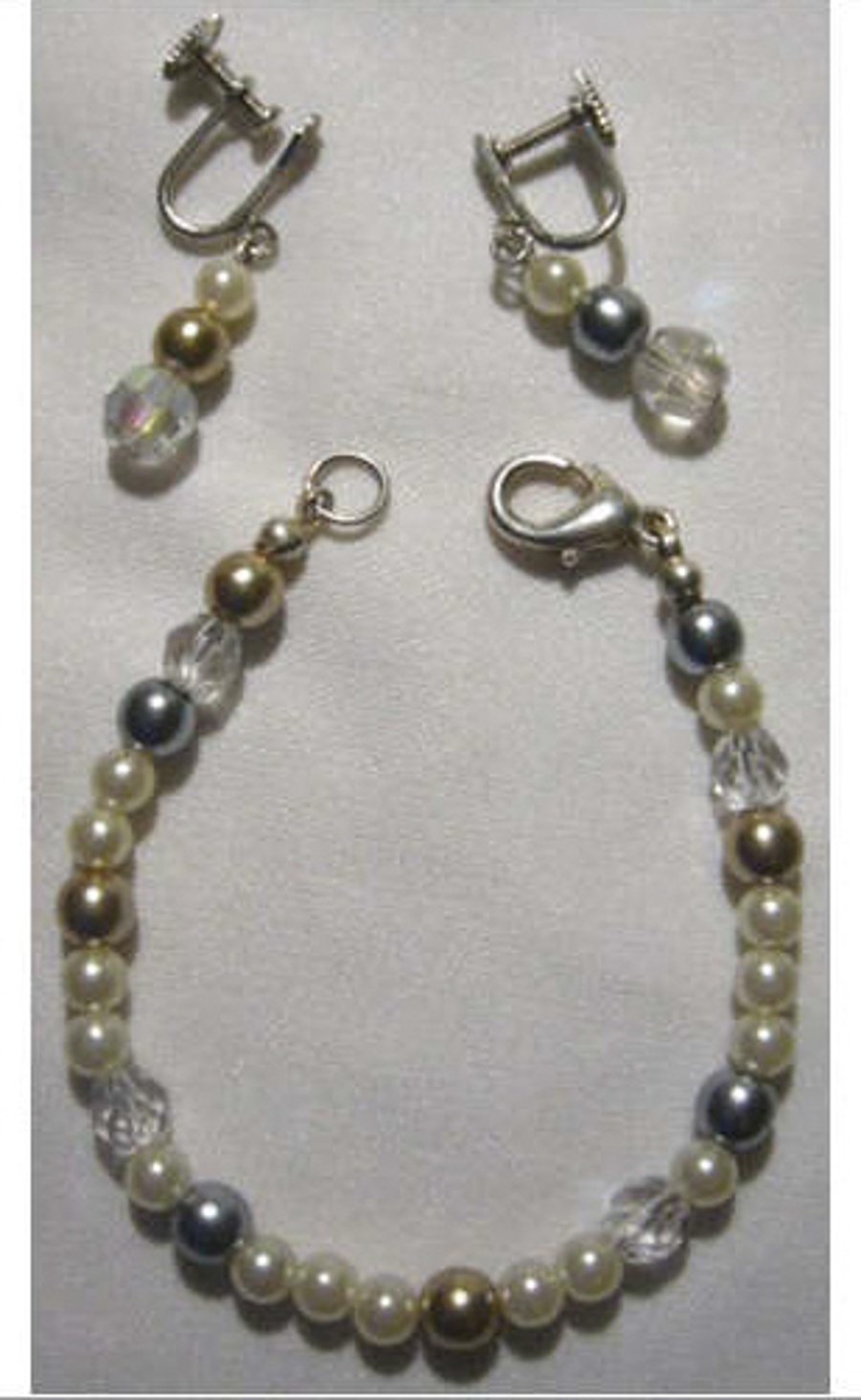 Child's Faux Pearl Bracelet and Earring Set