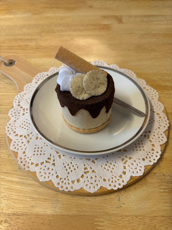Handcrafted Banoffee Felt Cheescake