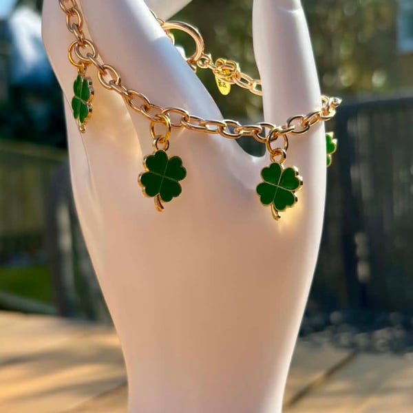 Gold Tone 4 leaf Clover Charm Bracelet 