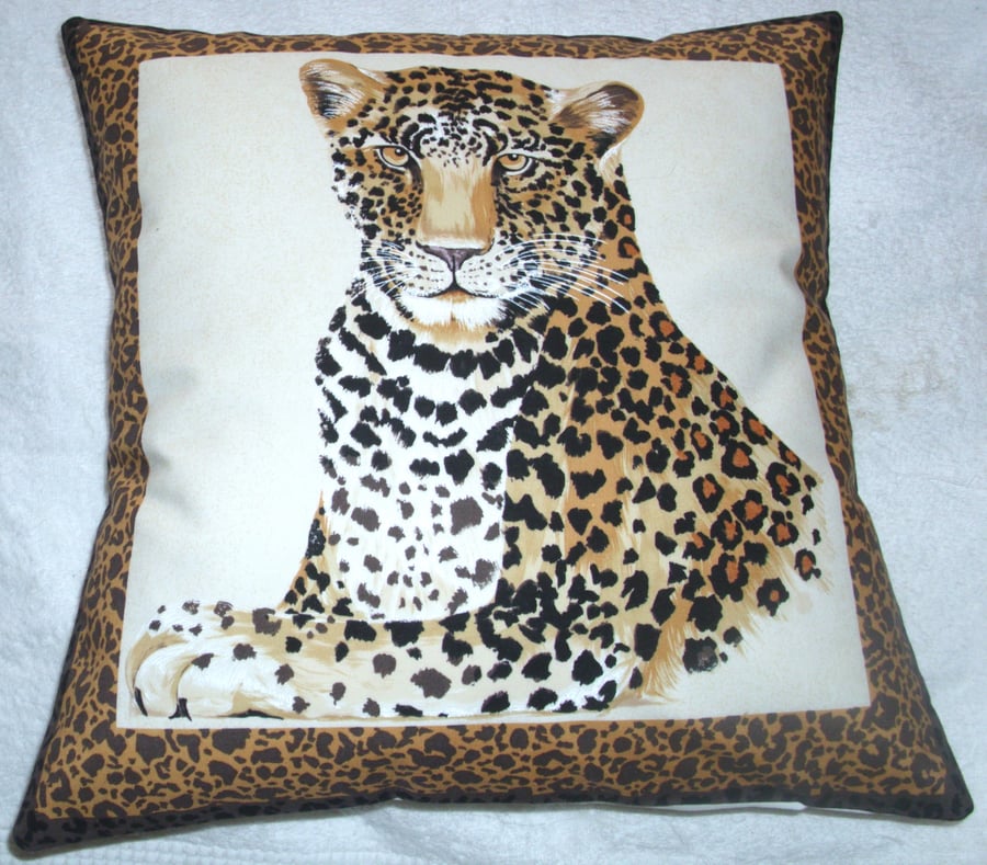 Leopard facing front cushion