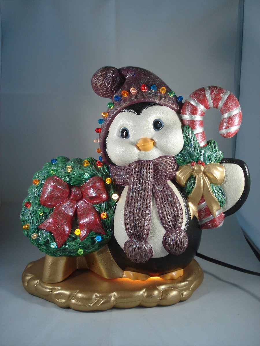 Large Ceramic Xmas Christmas Wreath Penguin Table Lamp Ornament Decoration.     