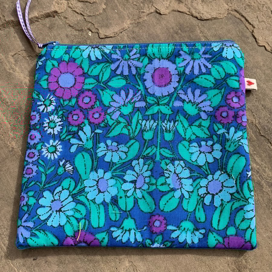 daisy chain and velvet pouch