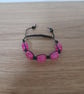 PINK AND BLACK CRACKLE BEAD MACRAME BRACELET. - Image 3