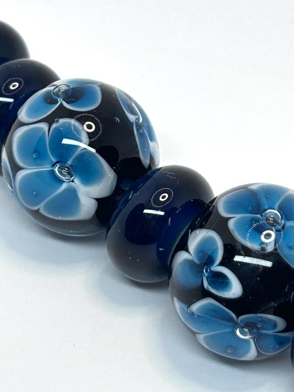 Handmade floral patterned lamp work glass beads