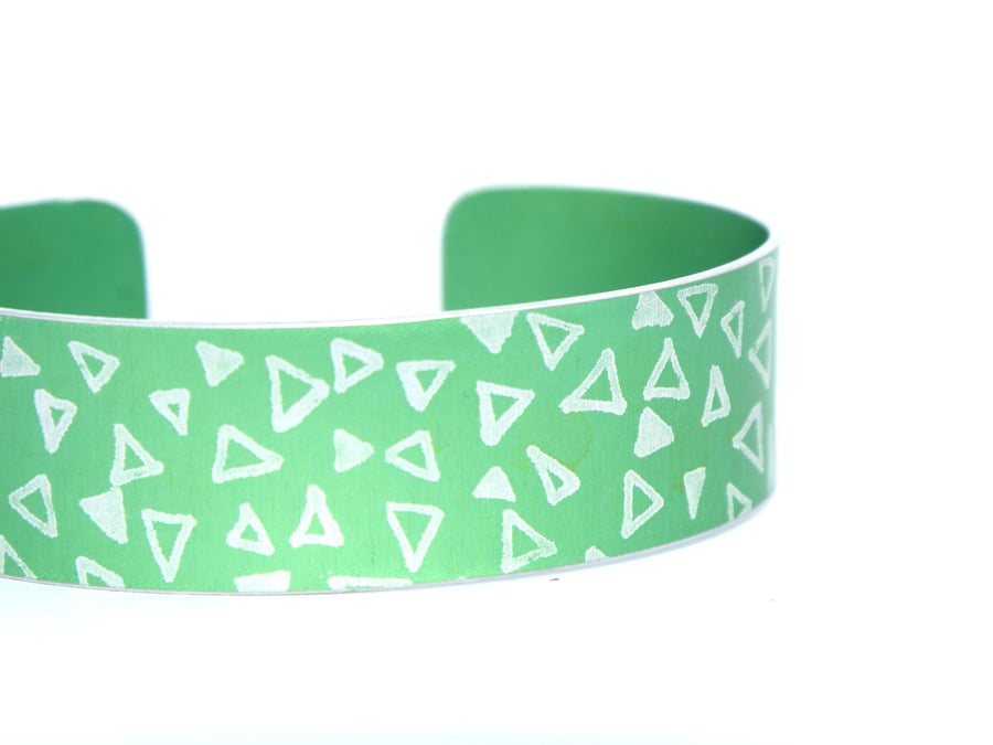 Green triangles aluminium cuff