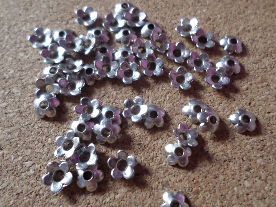 50 x Tibetan Style Beadcaps - 6.5mm - Flower - Antique Silver Plated 