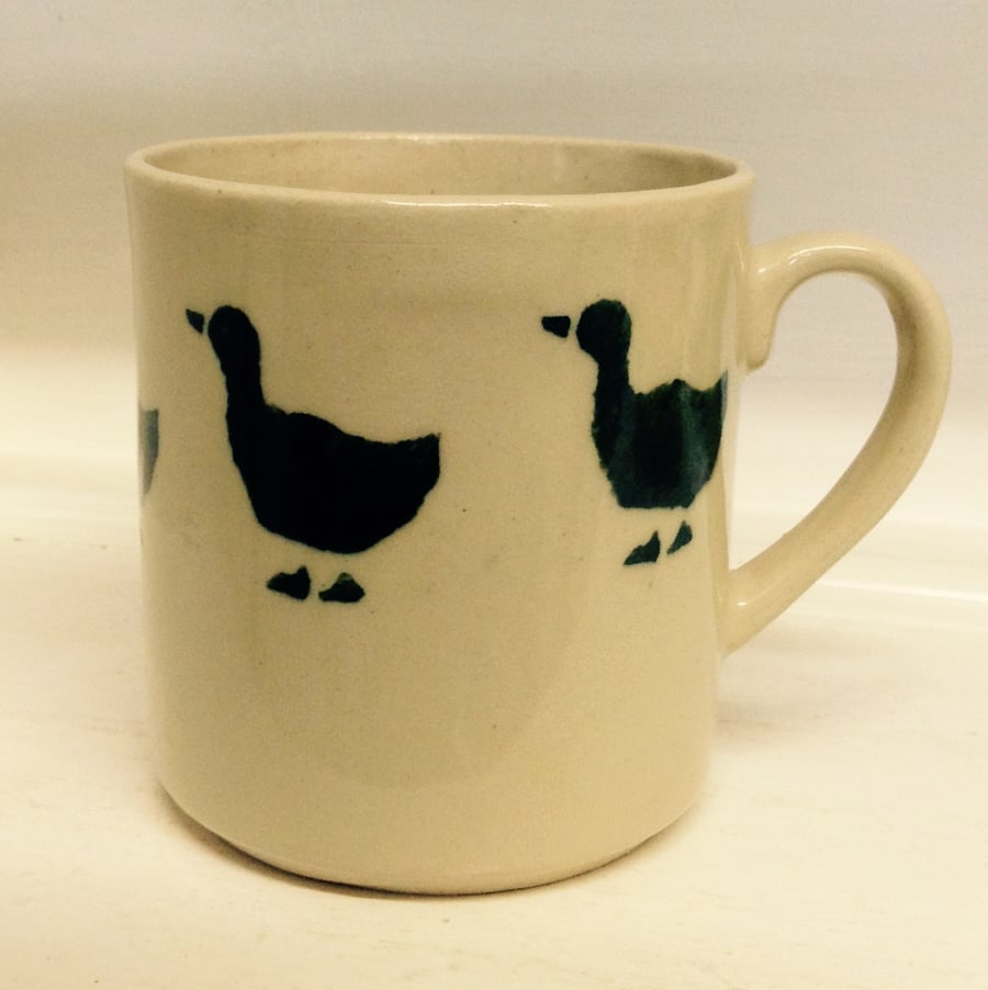 Mug in pottery stoneware with ducks design