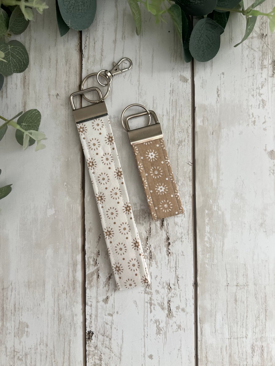 Key Fob Wristlet Set in Stone & White Florals Fabric, Bag Strap, Key Ring