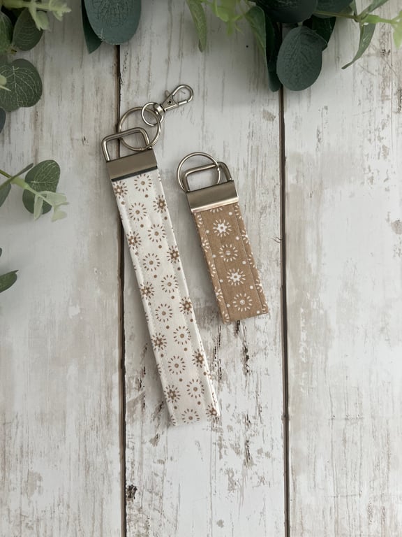 Key Fob Wristlet Set in Stone & White Florals Fabric, Bag Strap, Key Ring