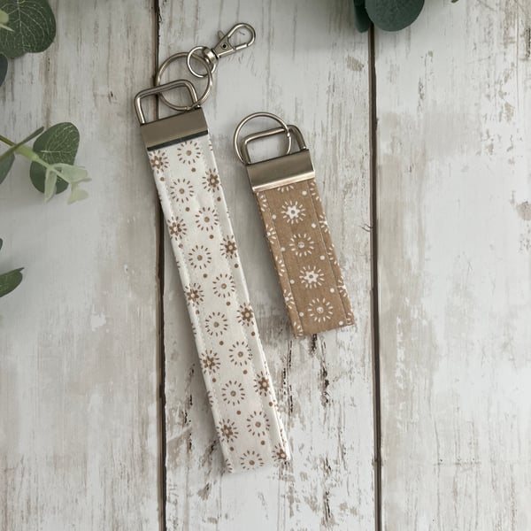 Key Fob Wristlet Set in Stone & White Florals Fabric, Bag Strap, Key Ring