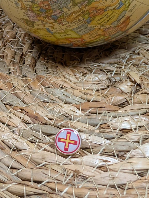 Guernsey Flag Map Pin – Channel Islands Travel Map Push Pin for Wooden Maps