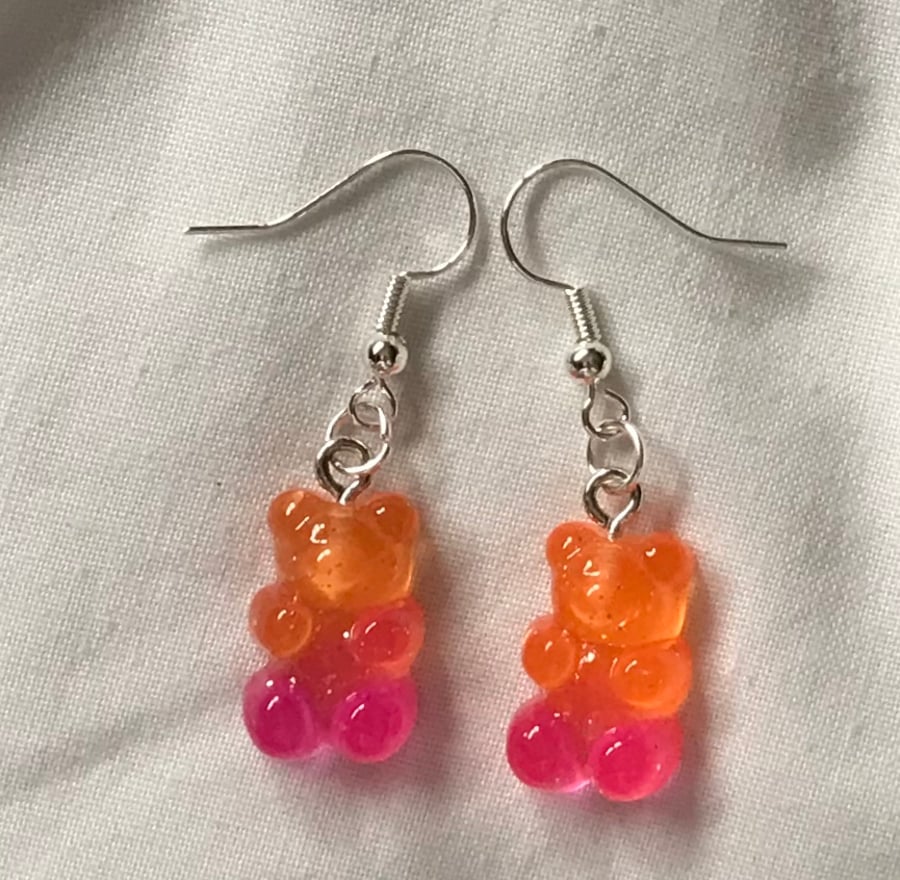 Two toned gummy bears
