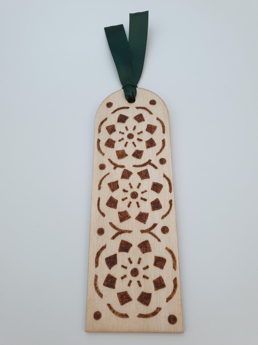 Wooden bookmark, pyrography pattern, handburnt gift for booklover 
