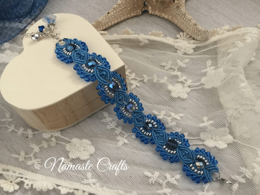 Bracelet beaded macrame charm bracelet