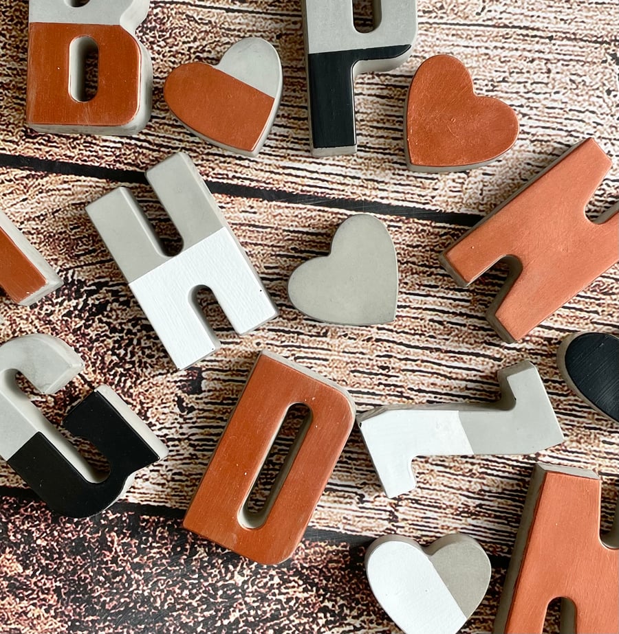 Personalised concrete letters wit heart 