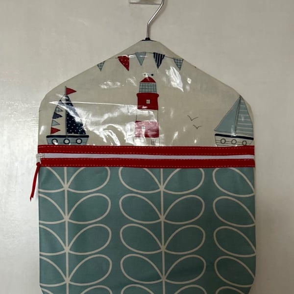 Oilcloth peg bag with zip