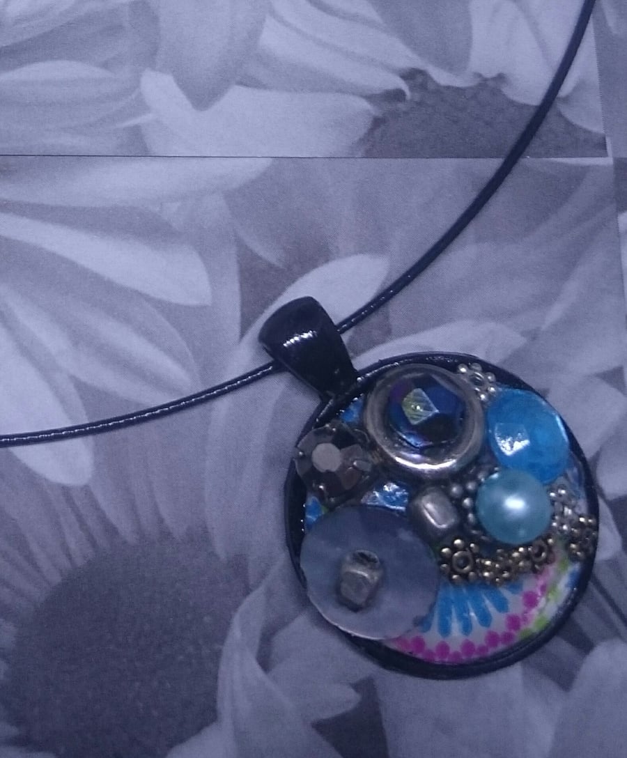 Bejewelled Cabochon Pendant