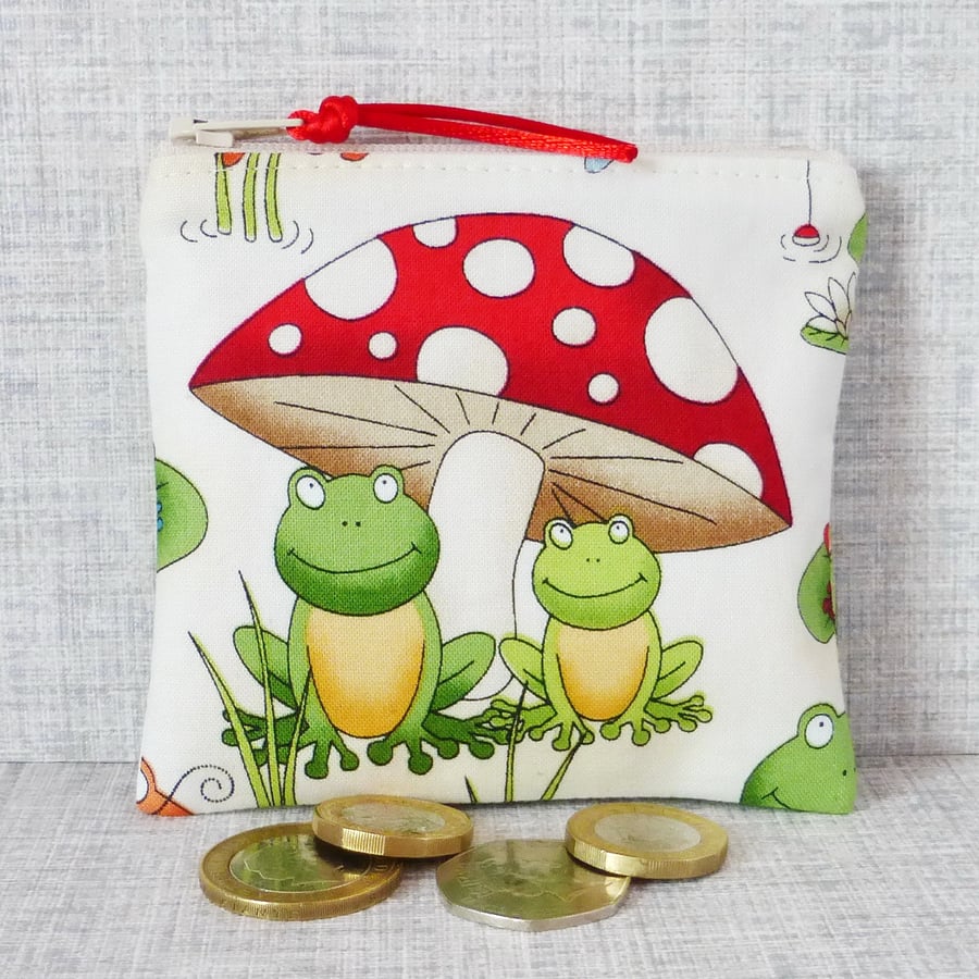 Small purse, coin purse, toastools, mushrooms, frogs
