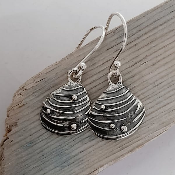 Venus Shell drop earrings