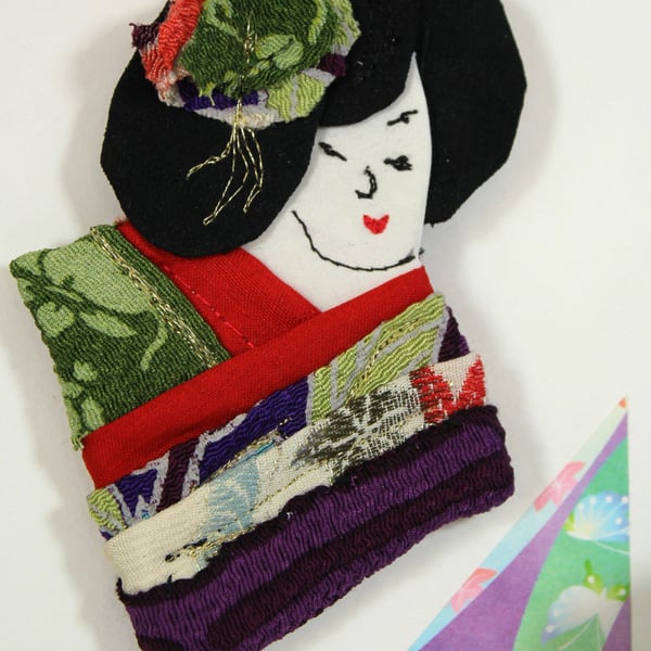 Geisha Brooch Akari