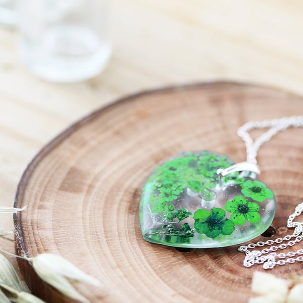 Pressed Flower Necklace Green Flower Heart Blossom Botanical Jewelry Pressed Flo