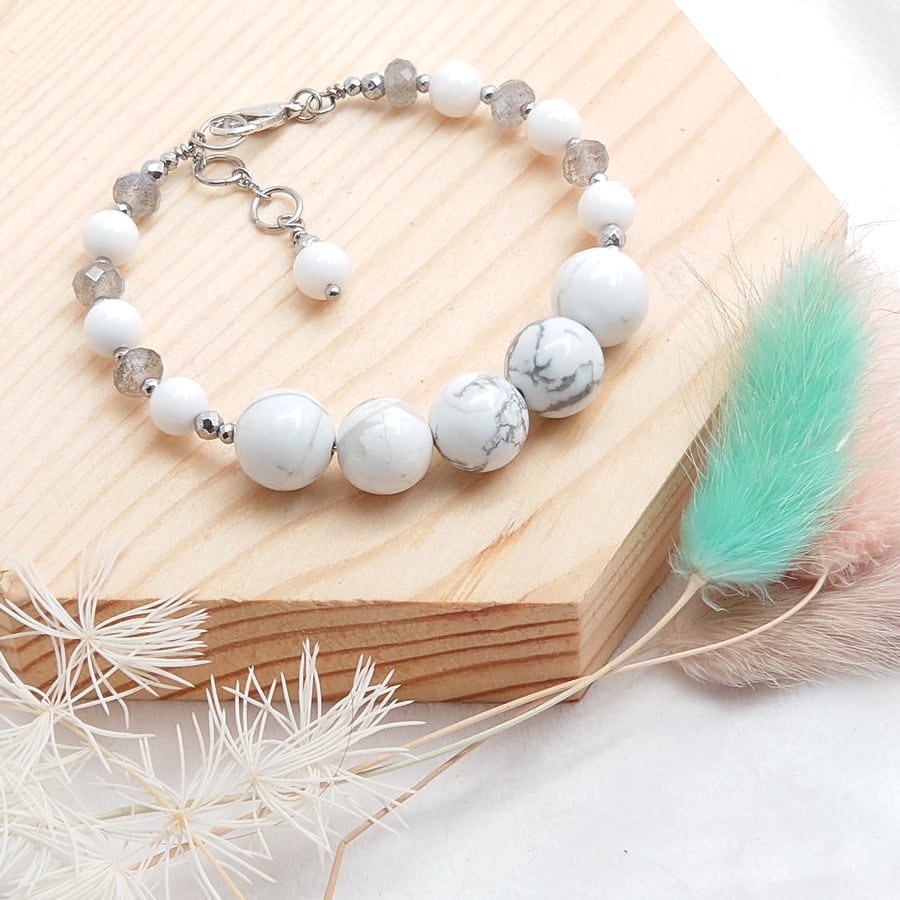 Healing Crystal Bracelet Elastic Bangle White Howlite, Tridacna & Labradorite