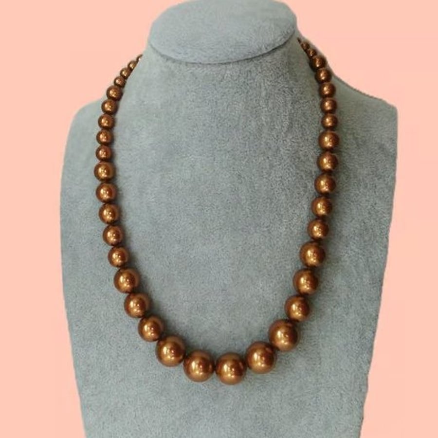 Copper coloured pearl necklace with magnetic heart clasp