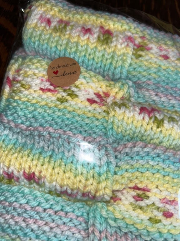 Beautiful handknitted Baby Blanket in Hayfield Baby Blossom Chunky wool